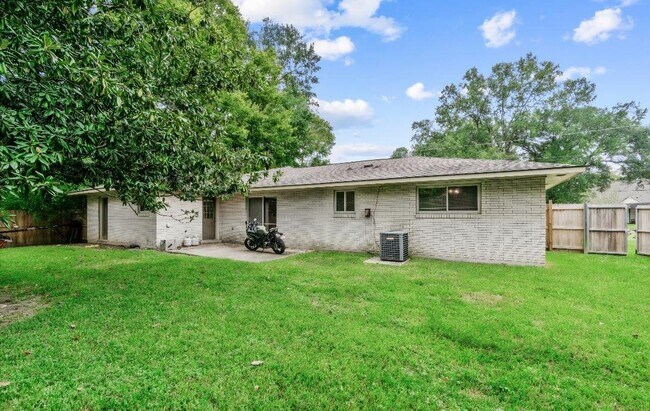 Building Photo - 5574 Houston Dr