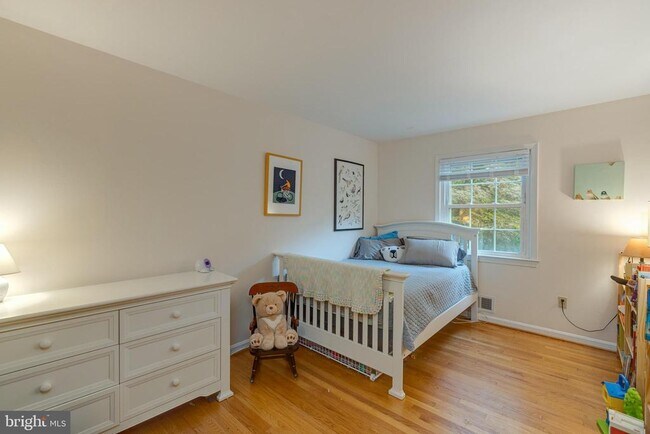 Building Photo - 6813 Market Square Dr