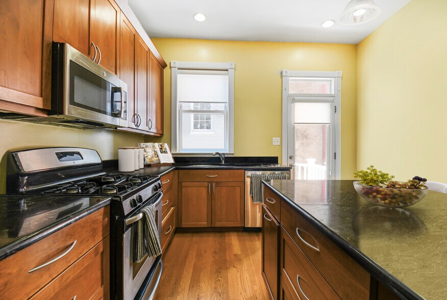 Building Photo - 1330 35th St NW