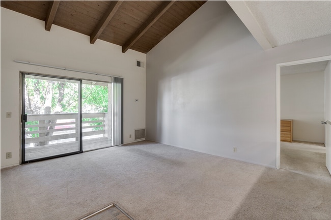 Building Photo - Stunning Bright and Completely Remodeled A...