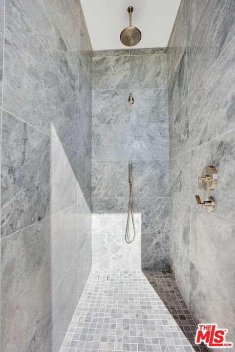 Building Photo - 211 Elm Ct