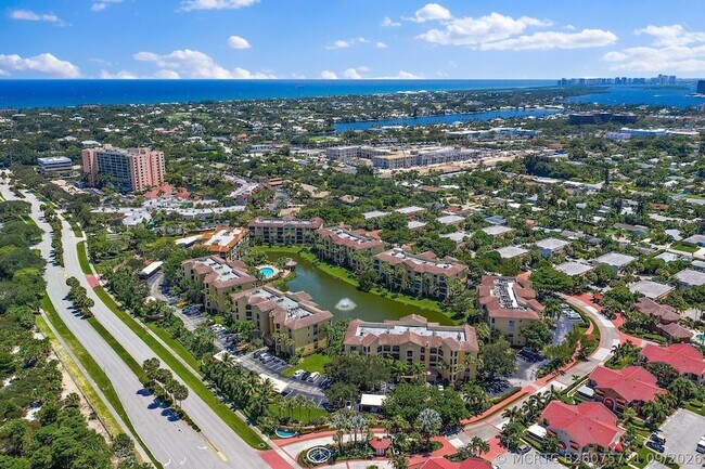 Building Photo - 700 Uno Lago Dr