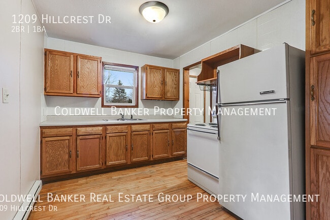 Building Photo - 1209 Hillcrest Dr