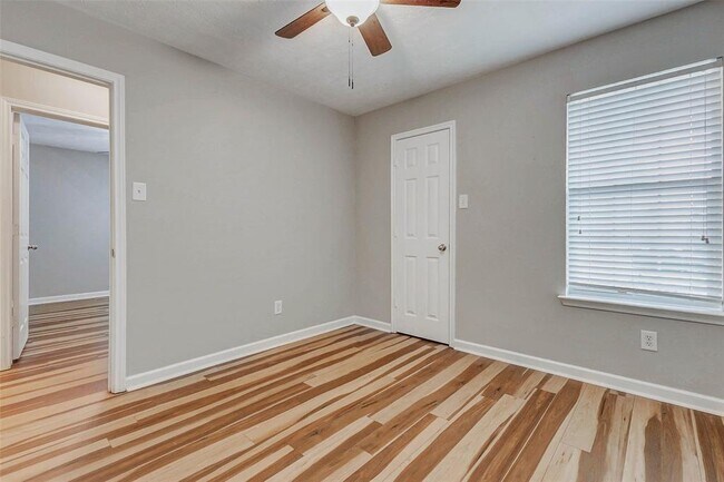 Building Photo - 18455 Sunrise Pines Dr