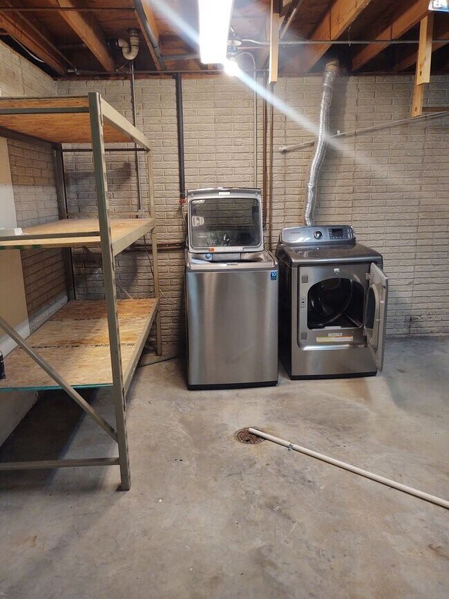 Building Photo - $2,350 | 3 Bedroom, 3 Bathroom House | No ...