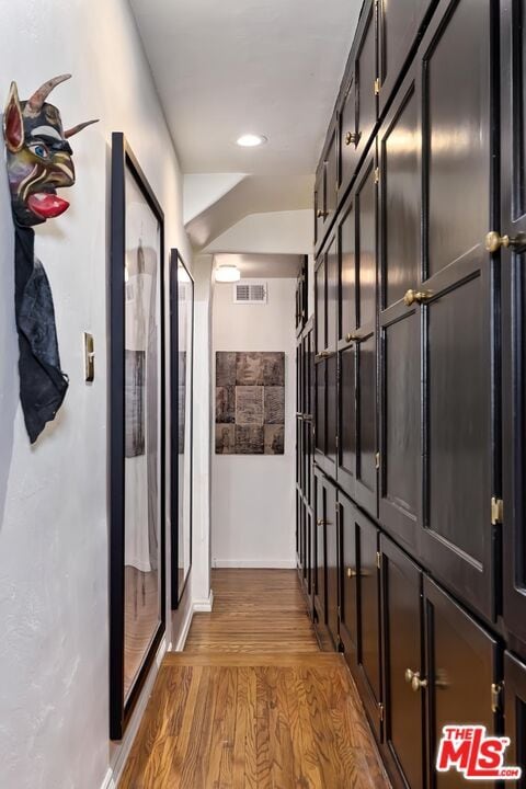 Building Photo - 3351 N Knoll Dr
