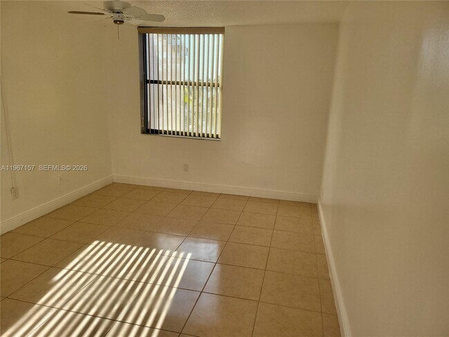 Building Photo - 14611 N Kendall Dr