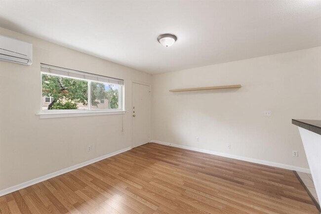 Building Photo - 304 E 33rd St
