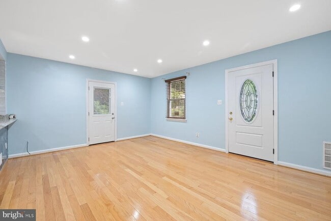 Primary Photo - 2913 Collins Ave