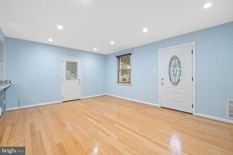 Building Photo - 2913 Collins Ave