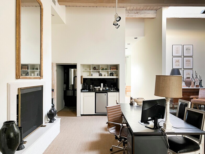 Building Photo - 1113 W Armitage Ave