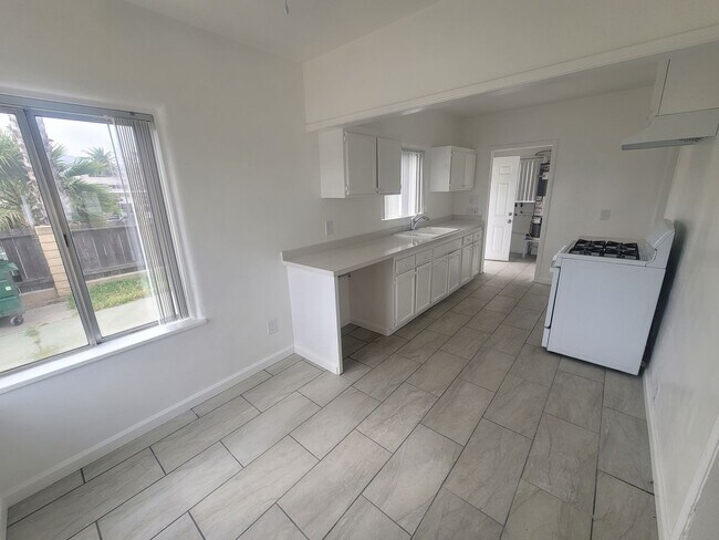 Building Photo - 545 N 2nd St