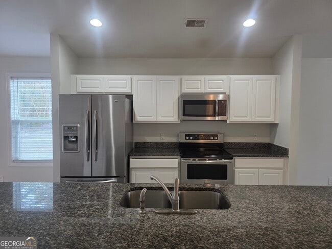 Building Photo - 27 Blackberry Cir