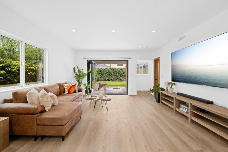Building Photo - 4258 Beethoven St