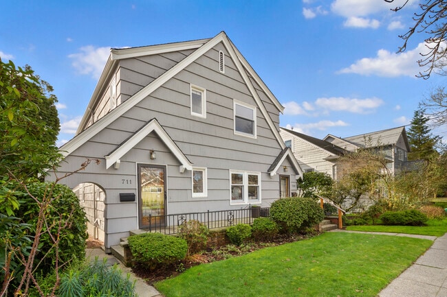 Building Photo - 711 N 68th St