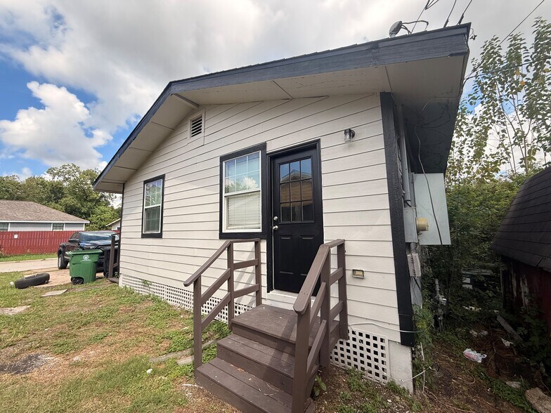 Building Photo - 8432 Garland St