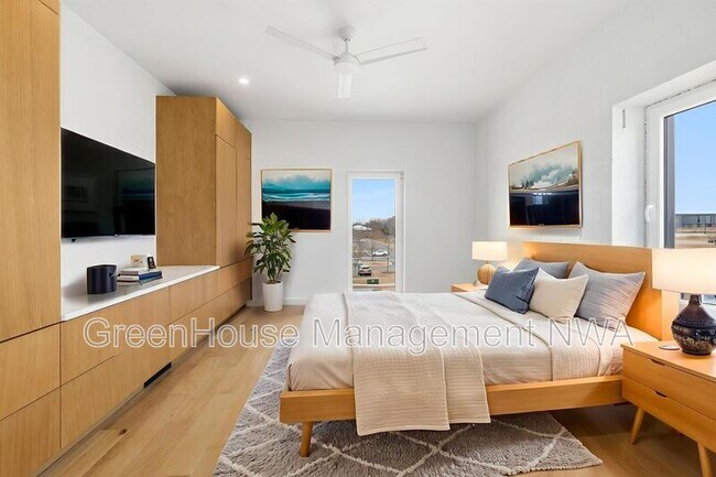 Building Photo - 838 SE 8th St