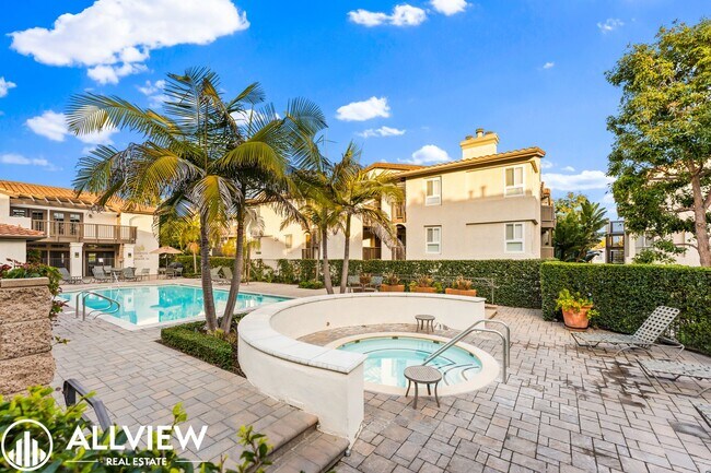 Building Photo - Beautifully Updated 2 Bed/2 Bath in Guard-Gated Ritz Pointe Community!