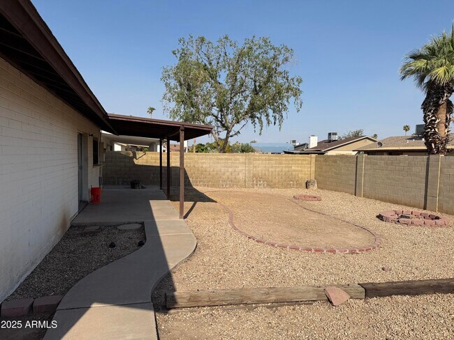 Building Photo - 2105 E Colgate Dr