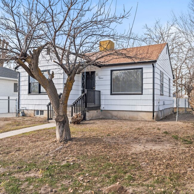 Building Photo - Salt Lake 5 Bedroom Home