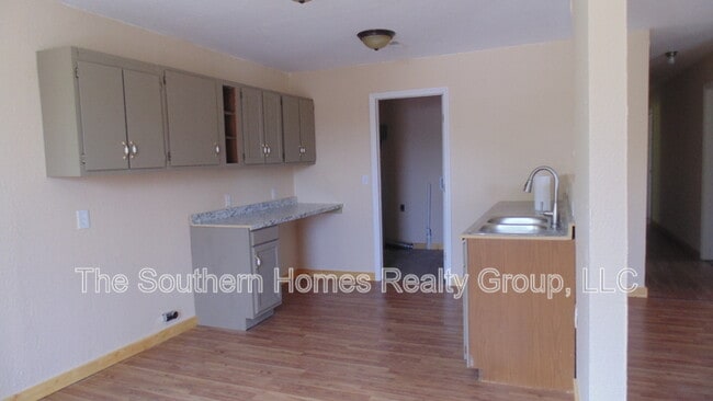 Building Photo - 403 Lenoir St
