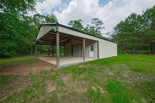 Building Photo - 8856 Greenwood Dr