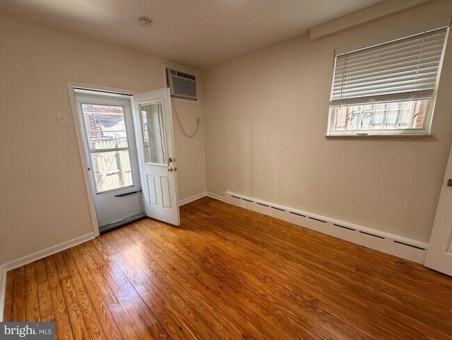 Building Photo - 2045 Snyder Ave