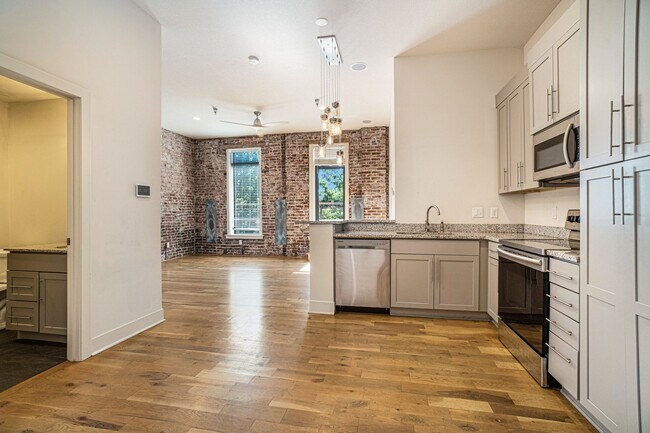 Building Photo - Charming Westport Living – Spacious 2-Bed,...