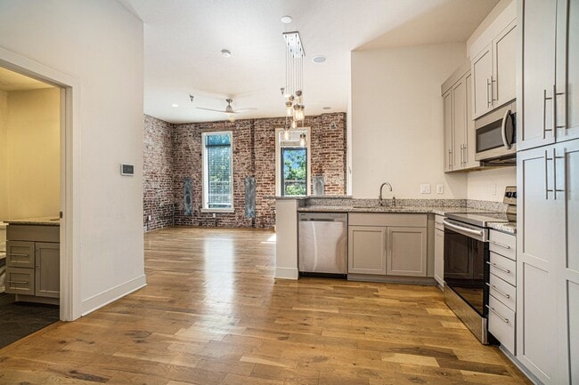 Building Photo - Modern 1 Bedroom, 1 Bath Apartment Home  Located In Historic Westport