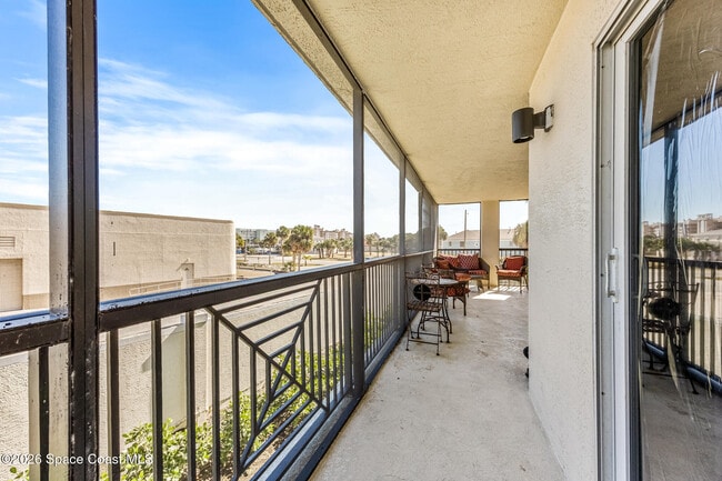 Building Photo - 121 Lancha Cir