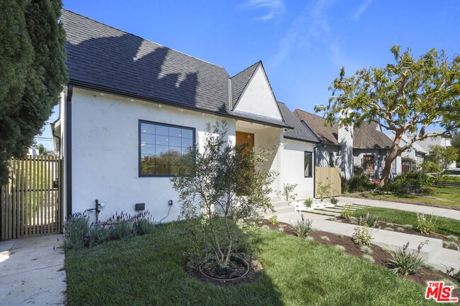 Building Photo - 1161 Stearns Dr