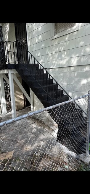 Building Photo - 1523 W 15th St