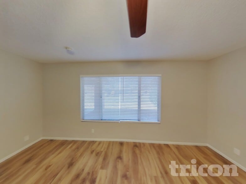 Building Photo - 4078 Deerfield Ave