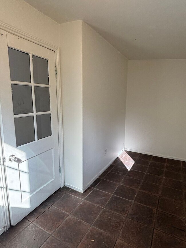 Building Photo - 1710-1712 Obispo Ave