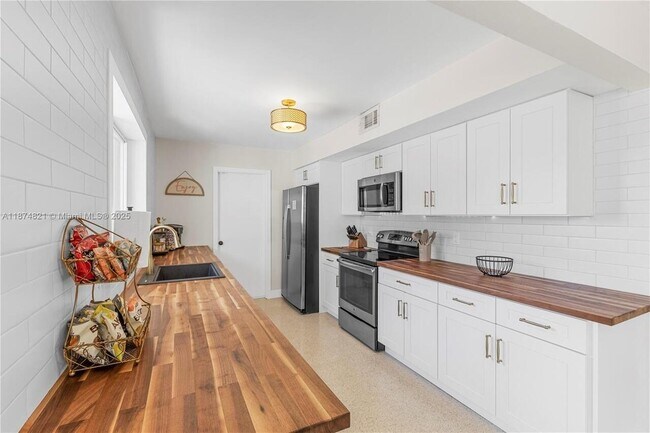 Building Photo - 1116 SE 13th Ct