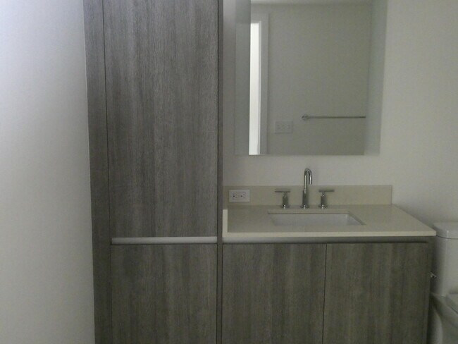 Building Photo - 111 SE 1st Ave