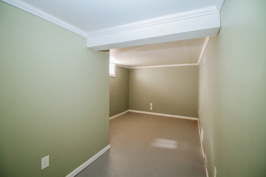 Building Photo - 1467 Sabra Rd