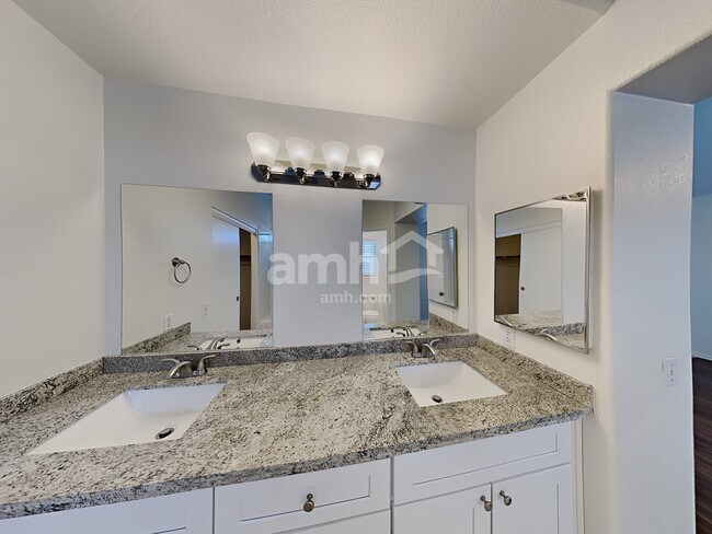 Building Photo - 9516 Fox Forest Ave