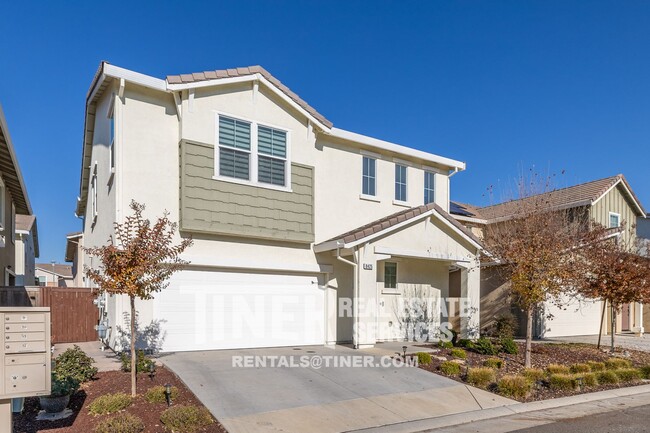 Building Photo - Upscale Elk Grove Home in Gated Community