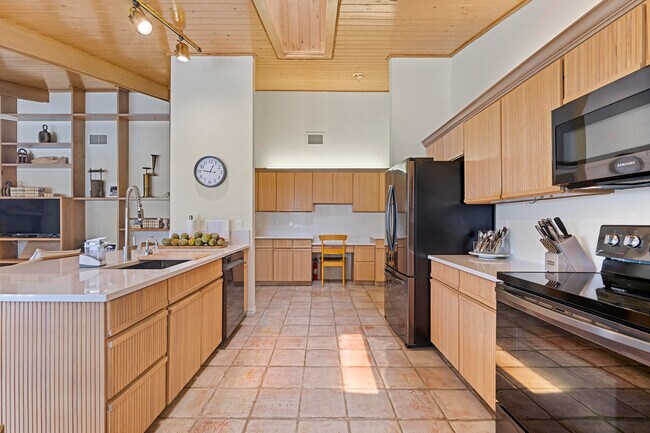 Building Photo - 10252 Shireoaks Ln