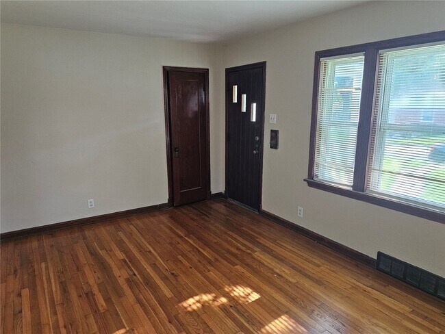 Building Photo - 1636 Quendo Ave