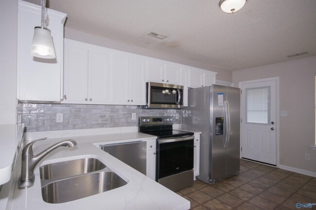 Building Photo - 109 Sandy Hollow Dr NW