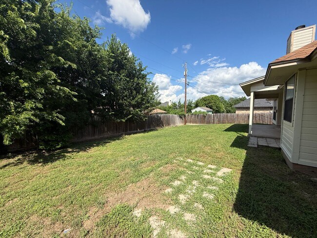 Building Photo - 1815 Diana Ln