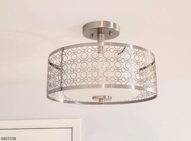 Building Photo - 113 Lionheart Ln