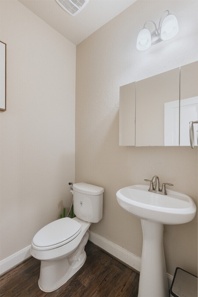 Building Photo - 411 Via Regatta Dr