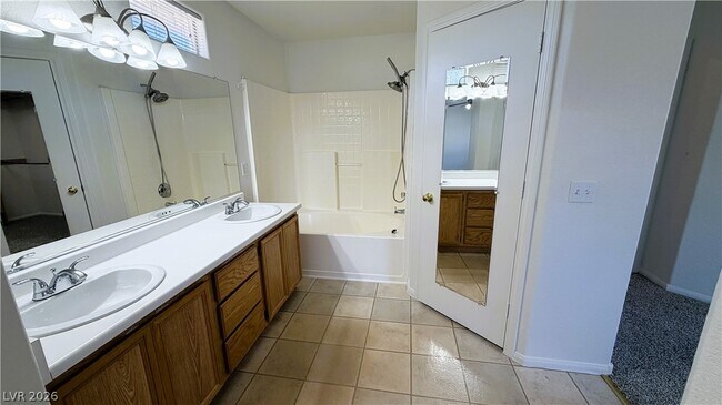 Building Photo - 2424 Predera Ave