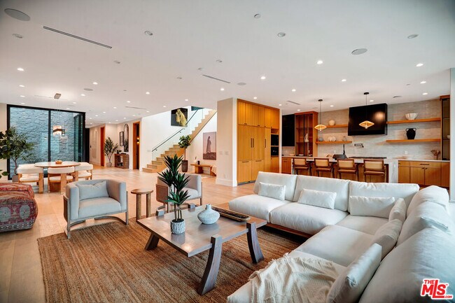 Building Photo - 15602 Morrison St