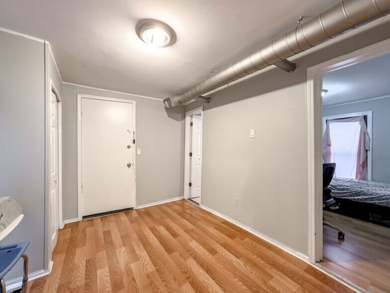 Building Photo - 1653 W Superior St