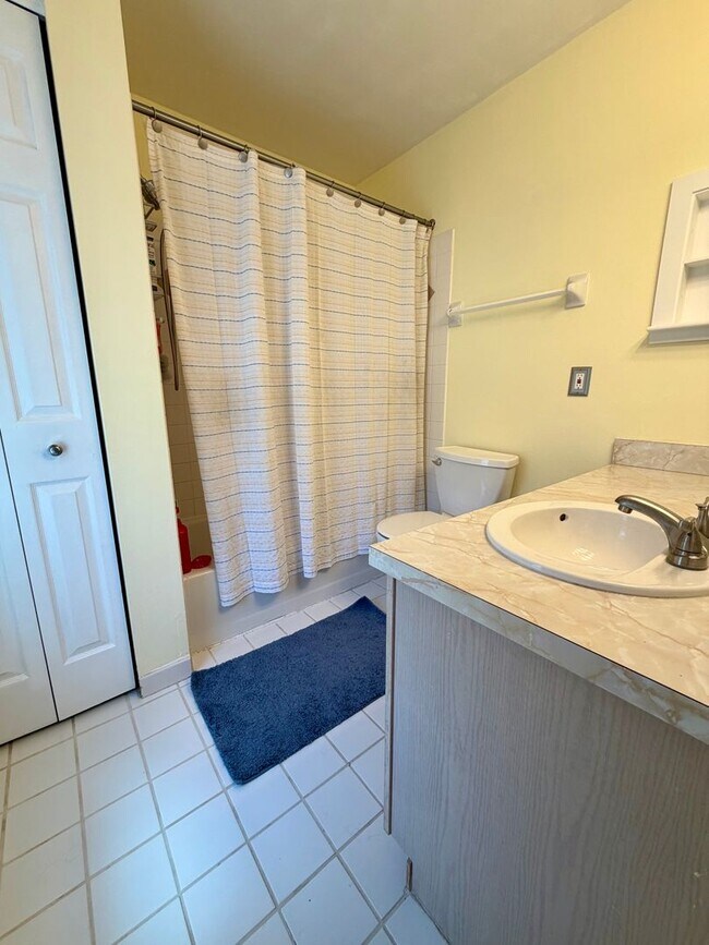 Building Photo - Stunning 3-Bedroom Townhome Nestled in Andorra Woods! Available mid-August!