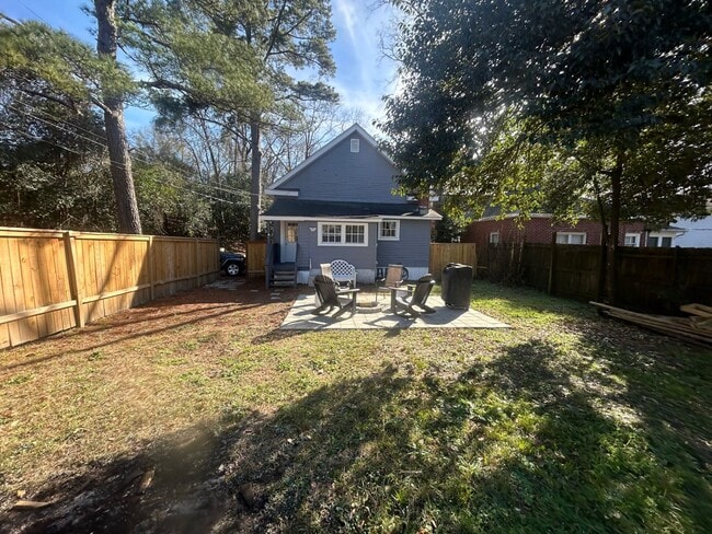 Building Photo - 827 Silver St